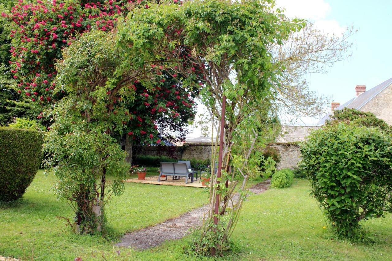 Safraniere De La Venelle Du Moulin Bed & Breakfast Jort Eksteriør bilde